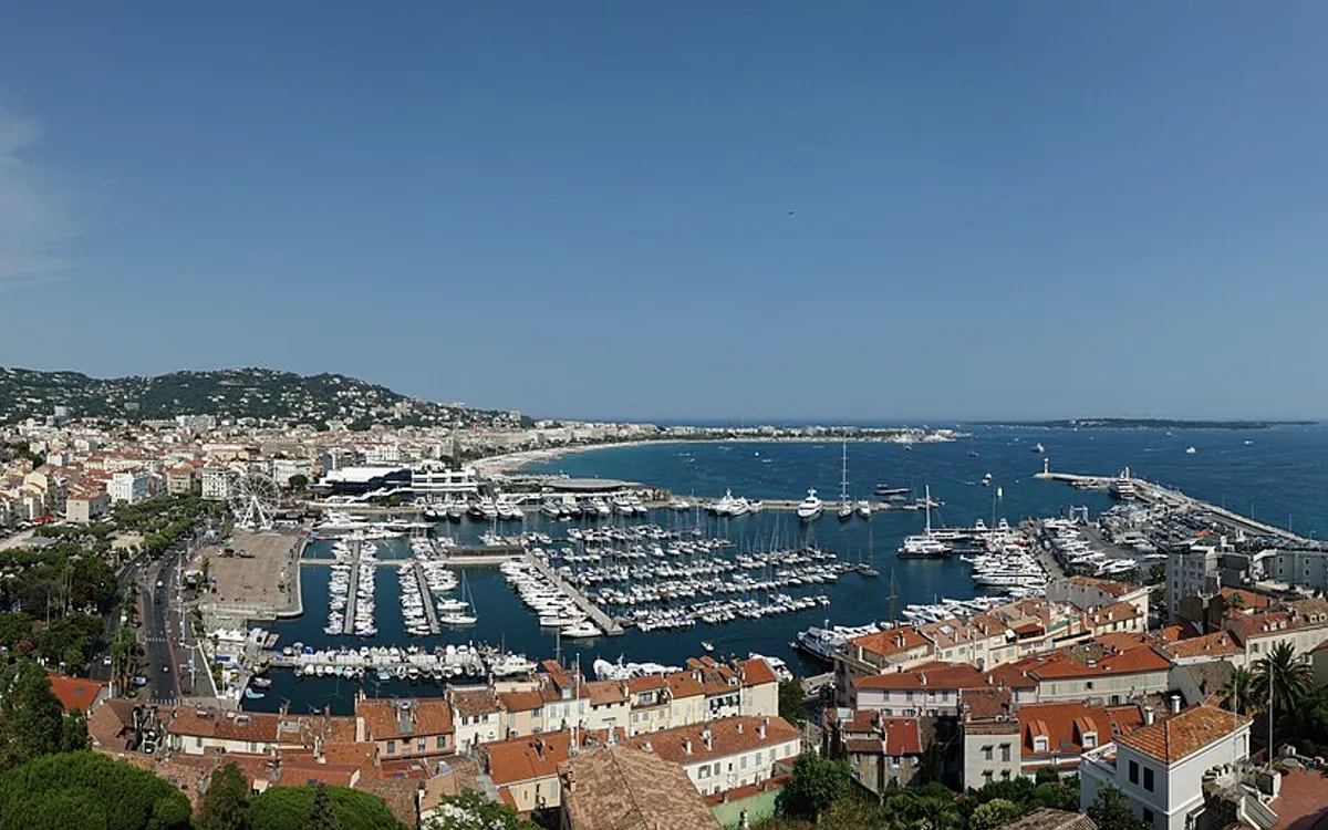 Vue panoramique sur le Vieux-Port de Cannes
