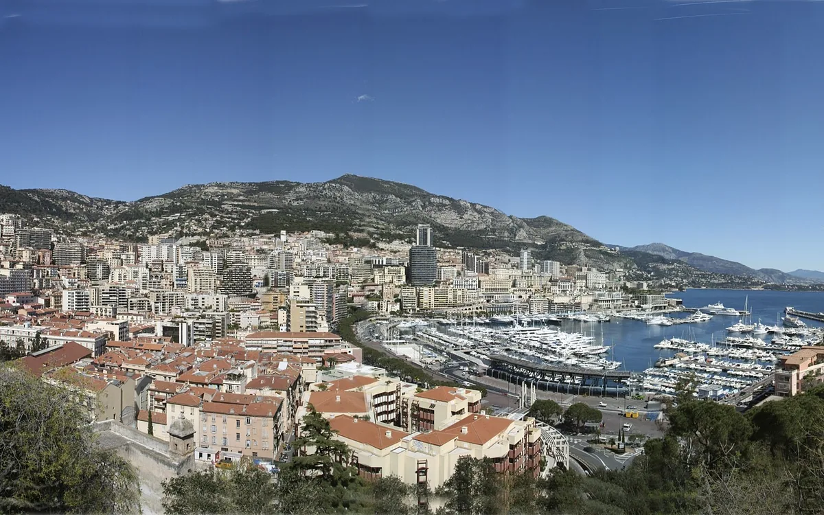 Vue panoramique du port Hercule à Monaco
