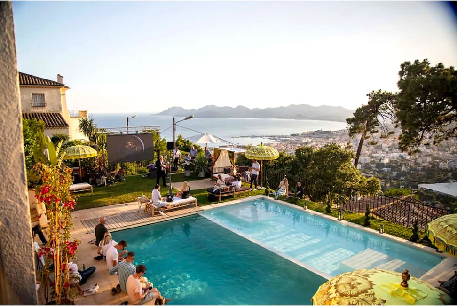 Villa avec piscine et vue panoramique sur la baie de Cannes